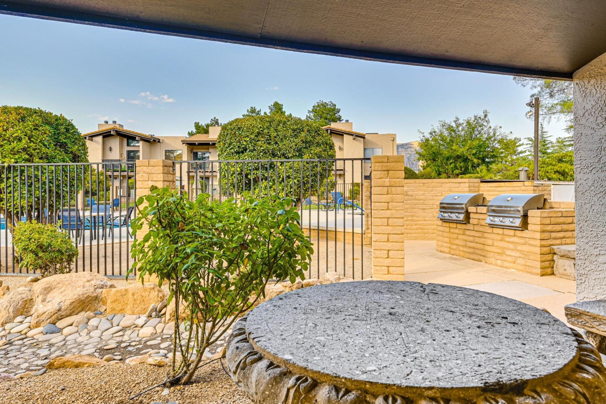Peaceful Sedona Resort Retreat With Pool Access エクステリア 写真